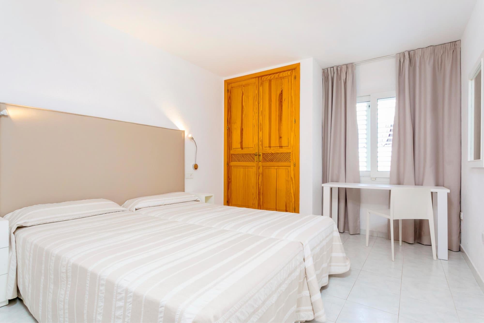 Aparthotel Duquesa Playa Санта-Еулалія-дель-Ріо Екстер'єр фото
