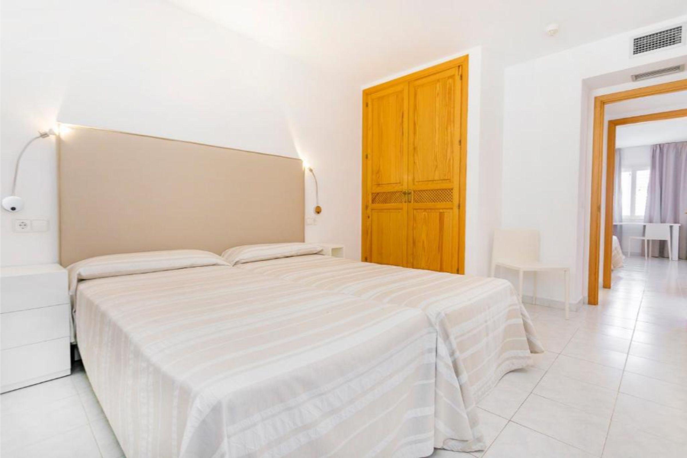 Aparthotel Duquesa Playa Санта-Еулалія-дель-Ріо Екстер'єр фото