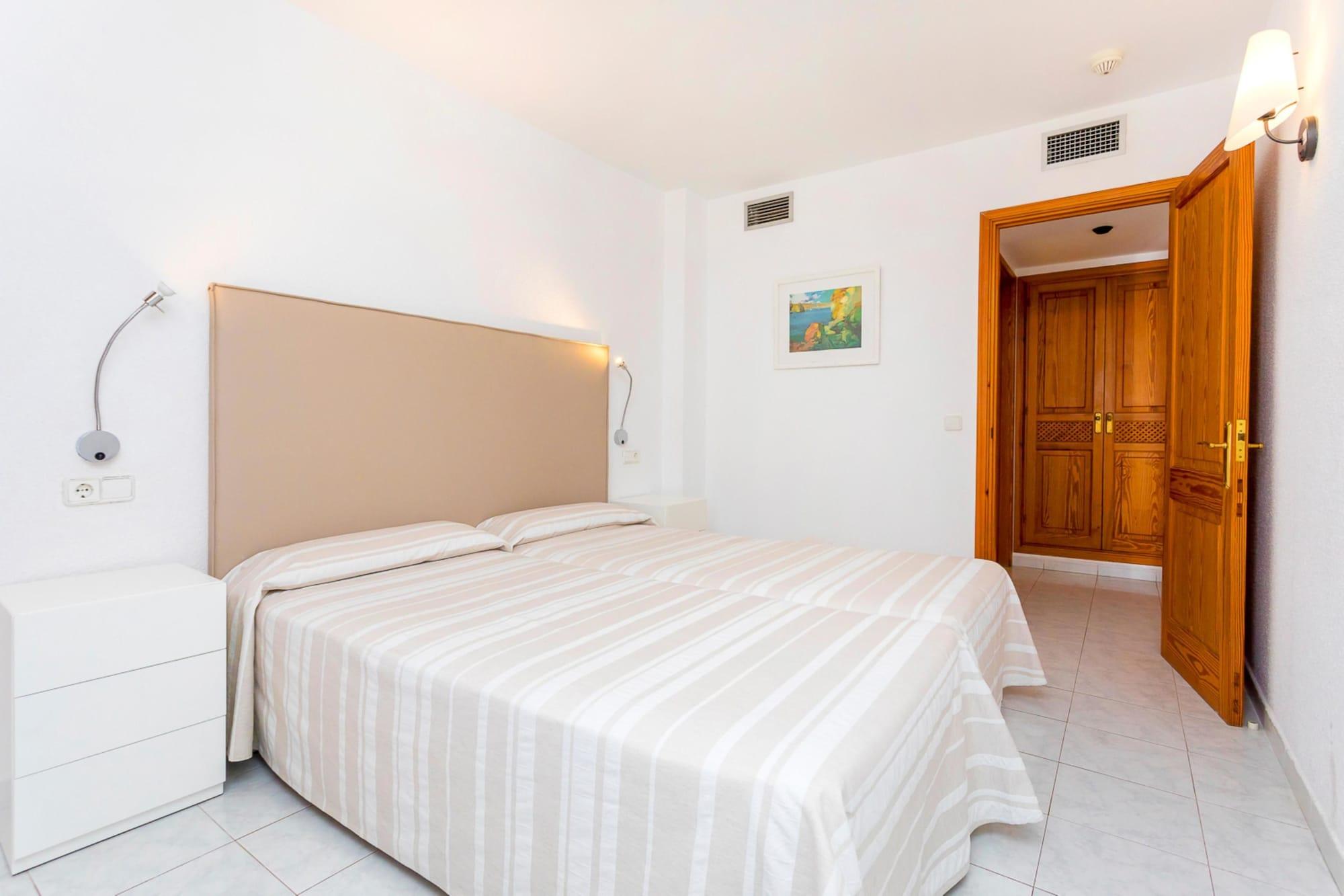 Aparthotel Duquesa Playa Санта-Еулалія-дель-Ріо Екстер'єр фото