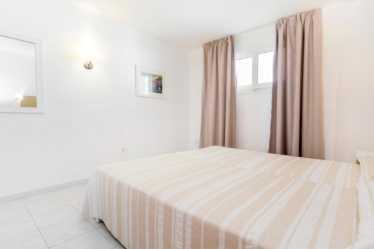Aparthotel Duquesa Playa Санта-Еулалія-дель-Ріо Екстер'єр фото