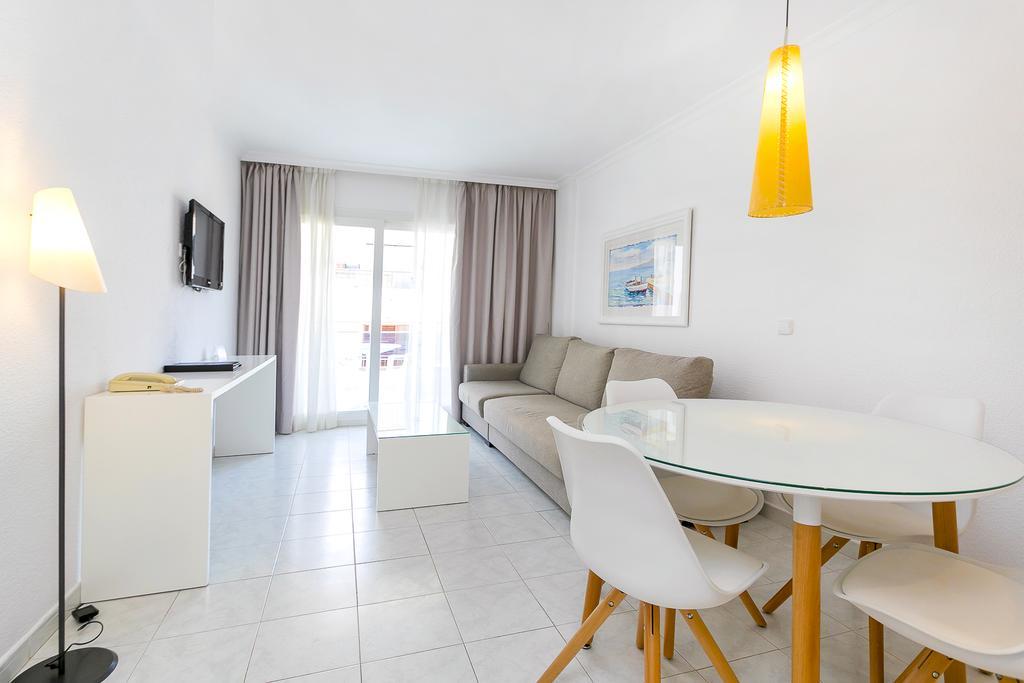 Aparthotel Duquesa Playa Санта-Еулалія-дель-Ріо Екстер'єр фото