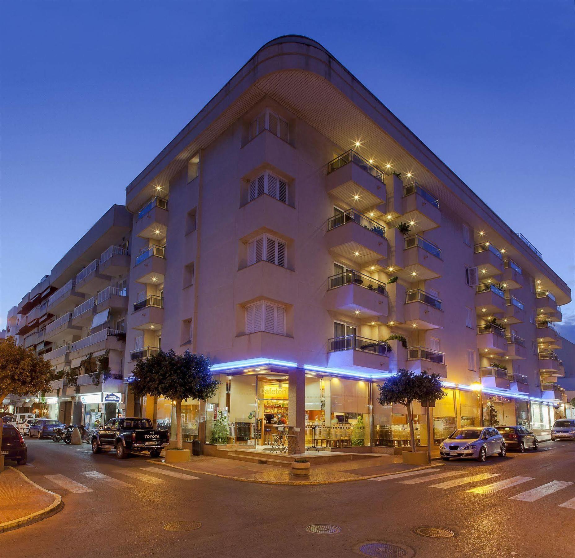 Aparthotel Duquesa Playa Санта-Еулалія-дель-Ріо Екстер'єр фото